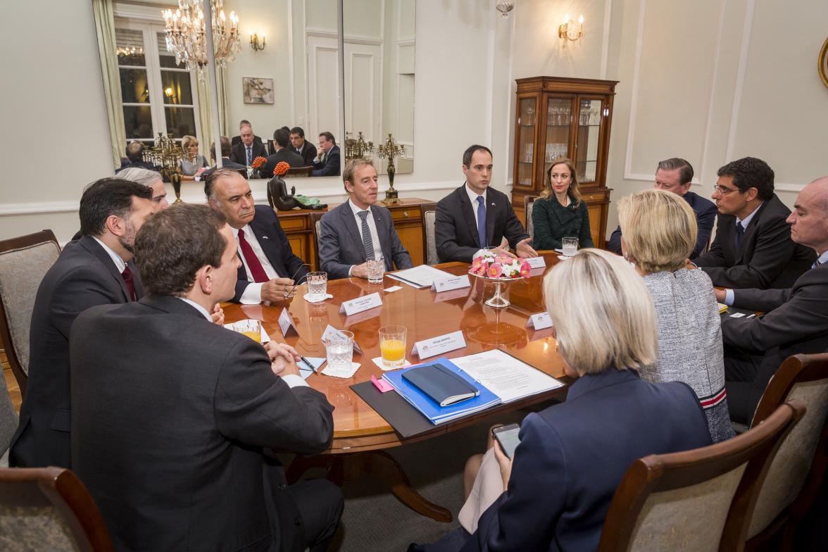 Foreign Minister Julie Bishop in dialogue with representatives of key Uruguayan organizations: Federico Morixe (Australian Uruguayan Chamber of Commerce), Amb Héctor Lescano Fraschini (Ambassador for Uruguay in Argentina), Honorary Consul Alfredo Taullard