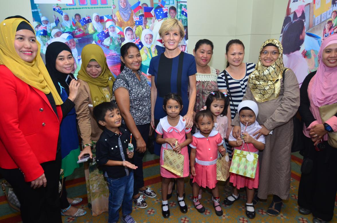 Foreign Minister Julie Bishop meets with teachers, parents and young students of Tahderiyyah centers supported by the Australian Government-funded Basic Education Assistance for Muslim Mindanao Program in Davao City, 17 March 2017.