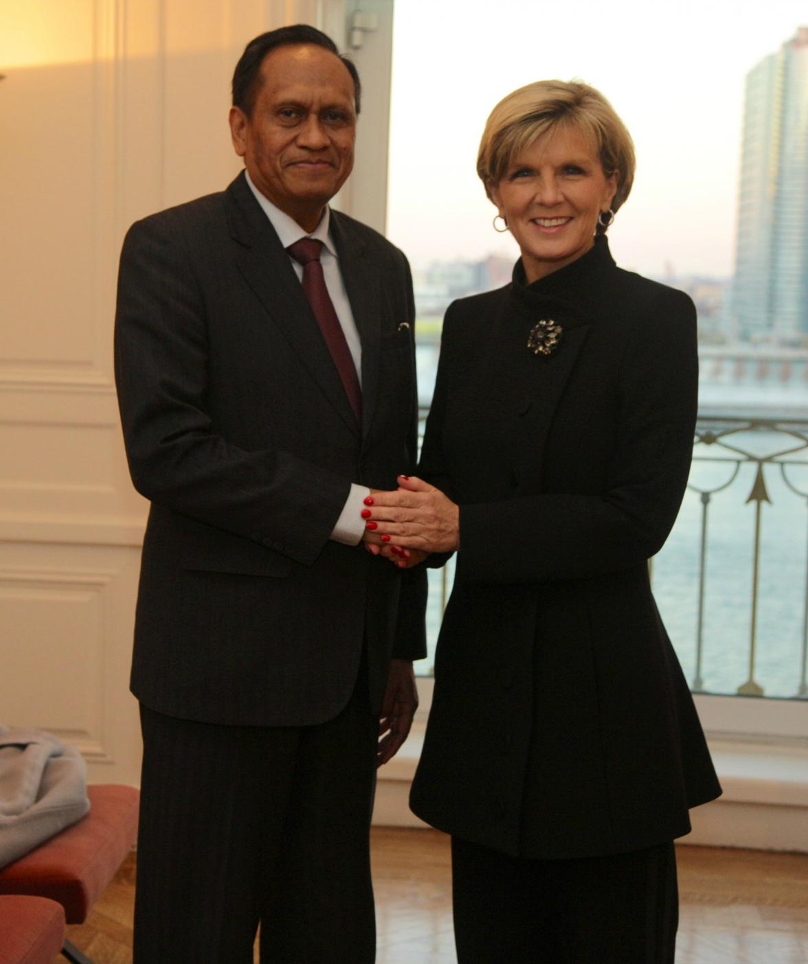 Foreign Minister Foreign Minister Julie Bishop meets with her Timor-Leste counterpart, Jose Luis Guterres, in New York, 19 November 2014 (DFAT/Trevor Collens)