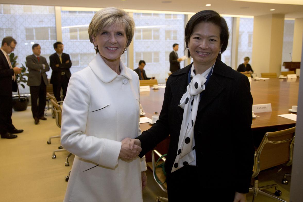 Foreign Minister Julie Bishop meets with Ambassador of Singapore to the United Nations, Karen Tan, at the Singaporean Mission to the United Nations in New York, 20 November, 2014. (DFAT/Trevor Collens)