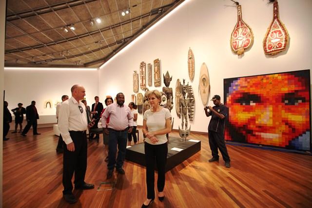 Foreign Minister Bishop visits the Built on Culture exhibition in Port Moresby.