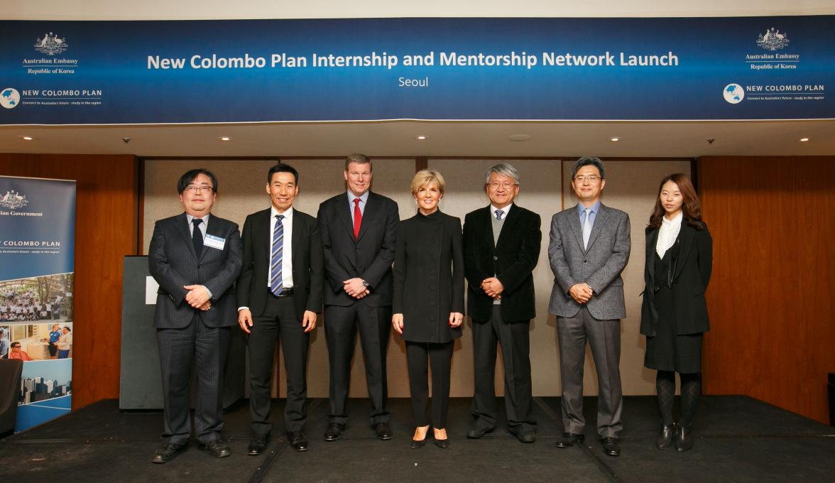 Foreign Minister Julie Bishop and Australian Ambassador James Choi with supporters of the New Colombo Plan Professor Yong-Seung Park, Dean, Overseas Office of International Affairs; Mr Craig Pasch, AustCham Board Member; Professor Yong-Ik Byun, Yonsei Uni