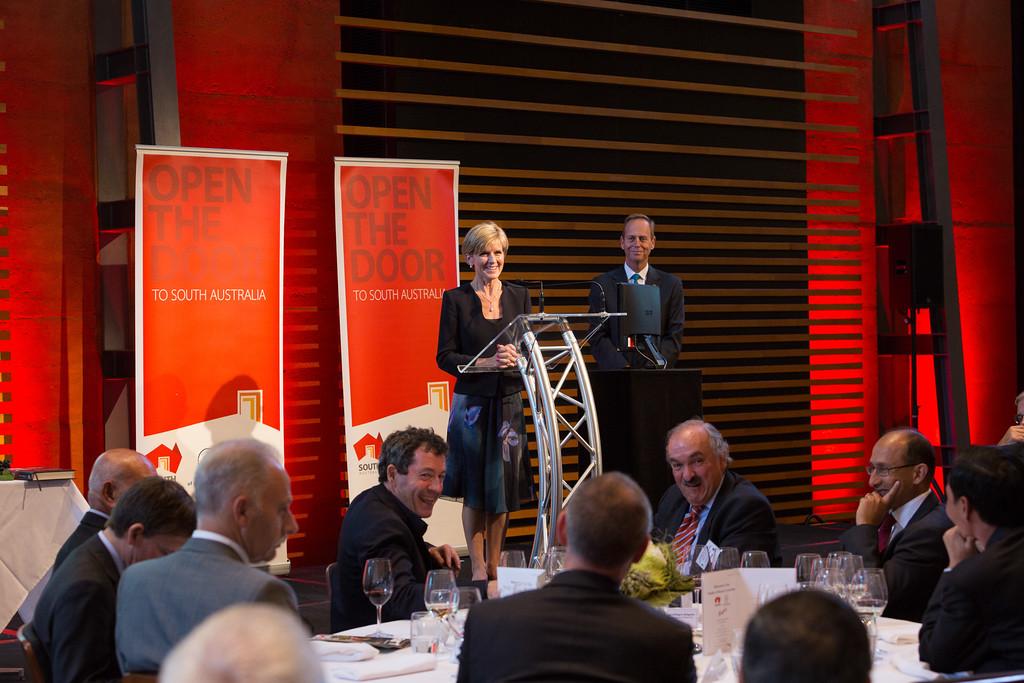 Foreign Minister Julie Bishop thanks Premier Jay Weatherill for hosting lunch.