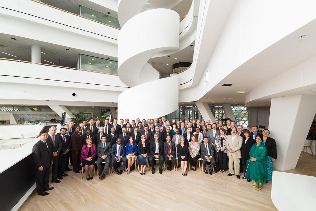 Foreign Minister Julie Bishop and Heads of Mission at the South Australian Health and Medical Research Institute.