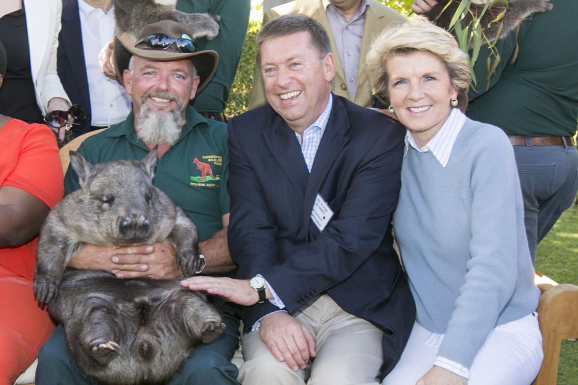 UK High Commissioner to Australia Paul Madden and Foreign Minister Julie Bishop meet Big Bubs the wombat.