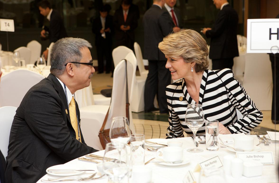 Foreign Minister Julie Bishop with Secretary of the Philippine Department of Science and Technology, Mr Mario Montejo, attending an official lunch for Ministers at the Conference on Cyberspace in Seoul.