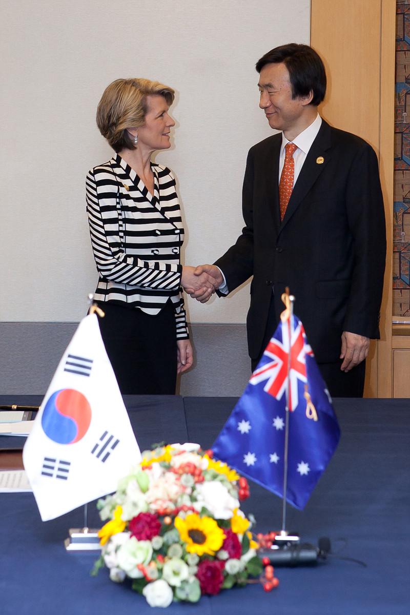 Foreign Minister Julie Bishop meeting with Republic of Korea Foreign Minister Mr Yun Byung-se.