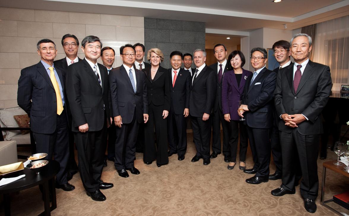 Dinner with key political and economic figures in Seoul on October 17.