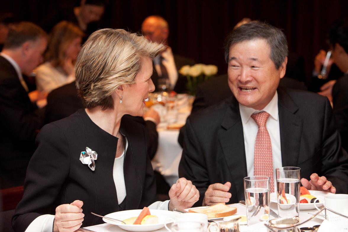 Foreign Minister Bishop with Dr Jung-sik Koh, CEO of KORES at a business breakfast in Seoul. 18 October 2013.