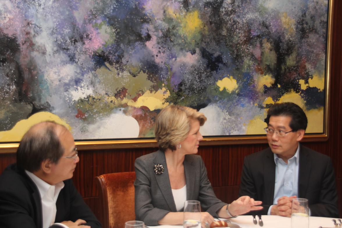 Foreign Minister with Hong Kong Secretary for Education, Mr Eddie Ng, and Secretary for Commerce and Economic Development, Mr Gregory So, 19 October 2013