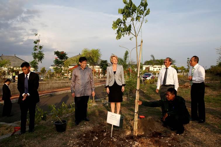 Australian Minister for Foreign Affairs Julie Bishop visits the Institute of Peace and Democracy in Bali, Indonesia on the afternoon of November 6, 2013.
 Ms Bishop planted a tree and was given a tour by former Indonesian Foreign Minister Hassan Wirajuda.