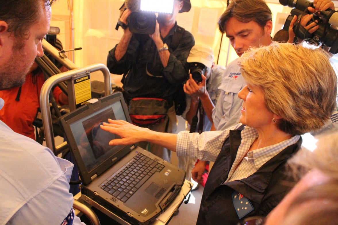 Foreign Minister Julie Bishop visits the field hospital in Tacloban. 8 December 2013