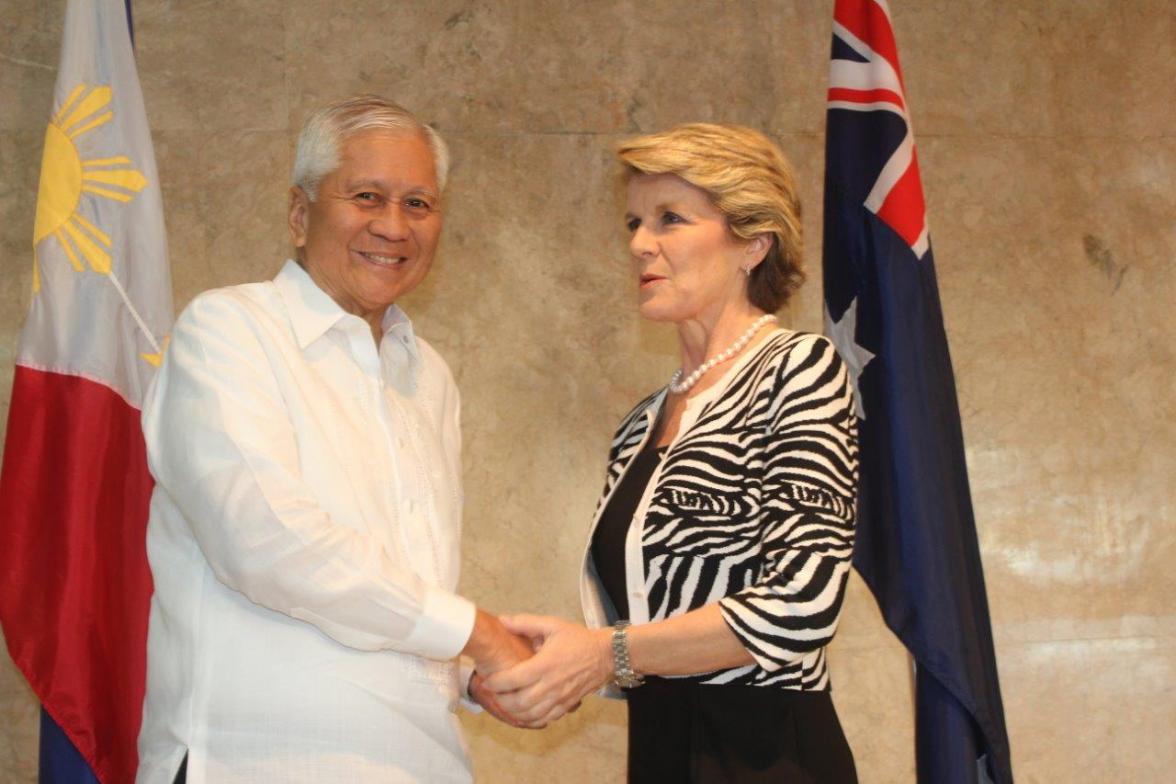 Australia's Foreign Minister Julie Bishop arrives at the Philippines Department of Foreign Affairs to meet with Foreign Secretary Albert del Rosario. 8 December 2013.