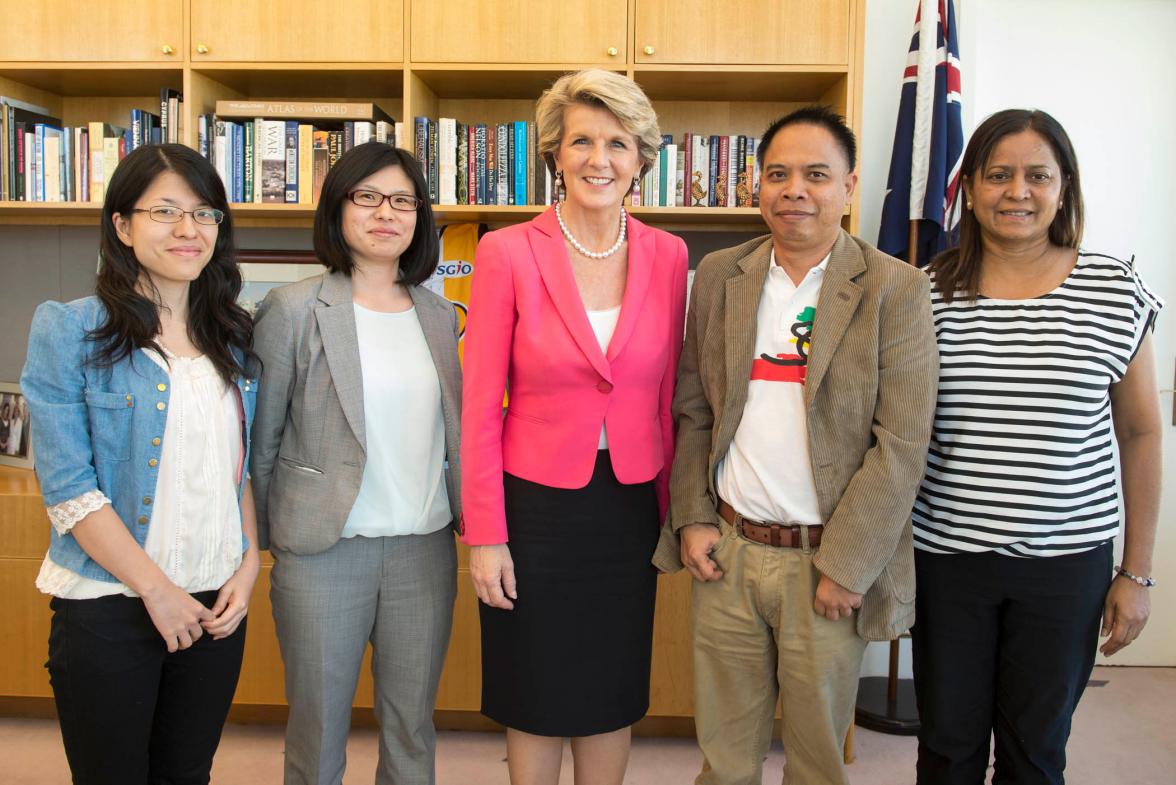 Foreign Minister Julie Bishop with journalists from New Colombo Plan pilot locations. 10 December 2013.