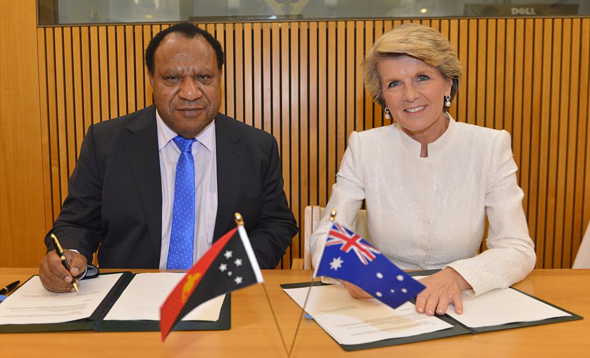 Foreign Minister Julie Bishop and her Papua New Guinean counterpart Rimbink Pato sign the joint communique. Parliament House, Canberra. 11 December 2013.