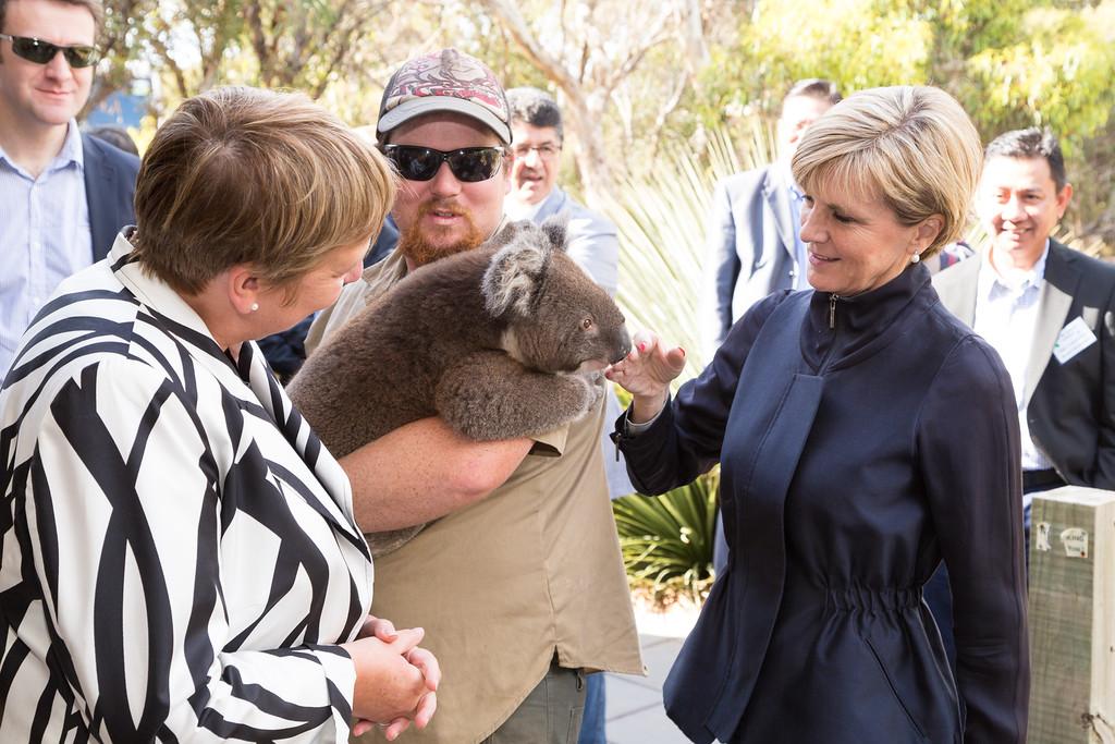 Foreign Minister Julie Bishop and Ambassador for the Netherlands meet a Koala. 