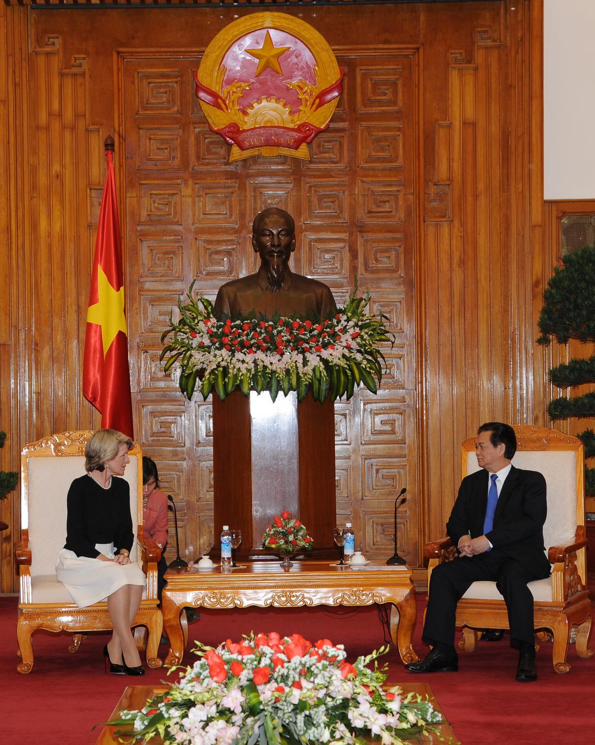 Australian Foreign Minister Julie Bishop meets with Vietnamese Prime Minister Nguyen Tan Dung in Hanoi on 18 February 2014