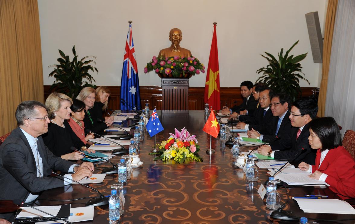 Australian Foreign Minister Julie Bishop and Vietnamese Foreign Minister Pham Binh Minh at a bilateral meeting in Hanoi on 18 February 2014