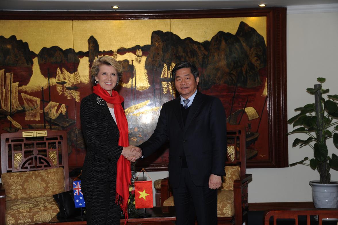 Australian Foreign Minister Julie Bishop meets with Vietnamese Minister of Planning and Investment Bui Quang Vinh in Hanoi on 19 February 2014