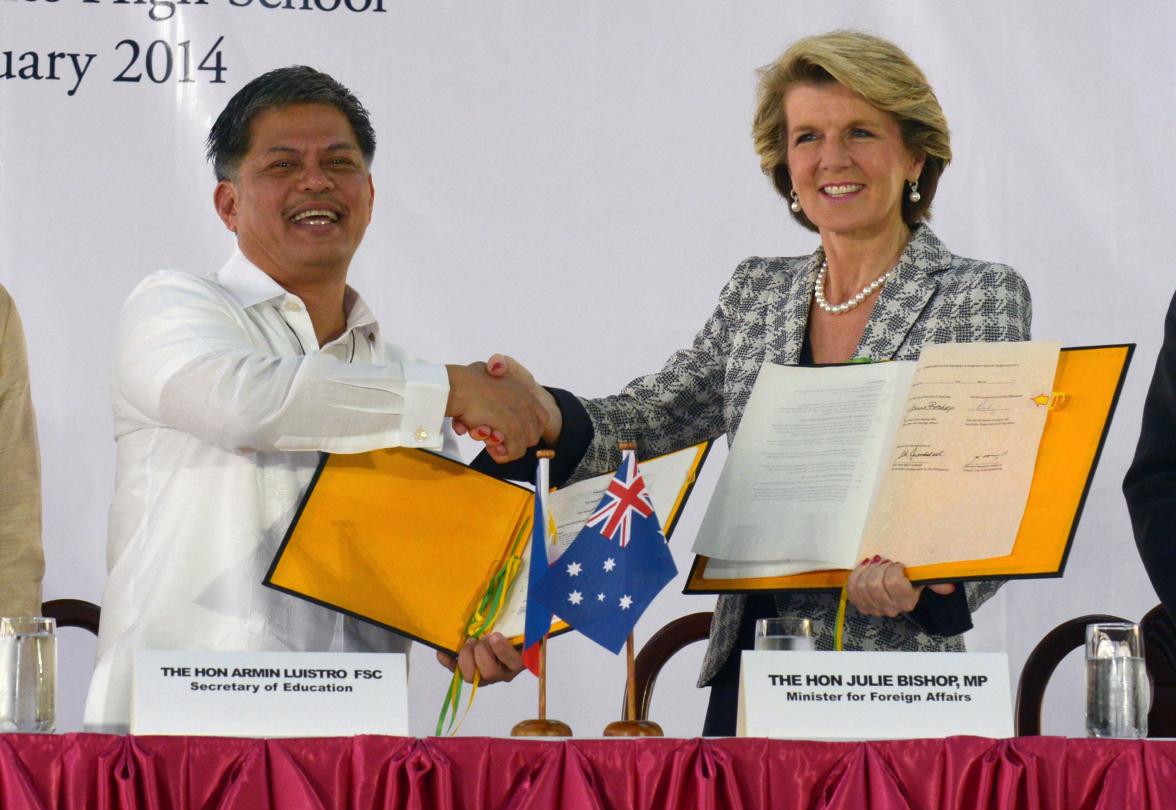 Hon Julie Bishop MP, Minister for Foreign Affairs (2nd from right), and Bro. Armin Luistro FSC, Education Secretary, signed the Memorandum of Subsidiary Arrangement for the Basic Education Sector Transformation (BEST) Program, during the program launch at