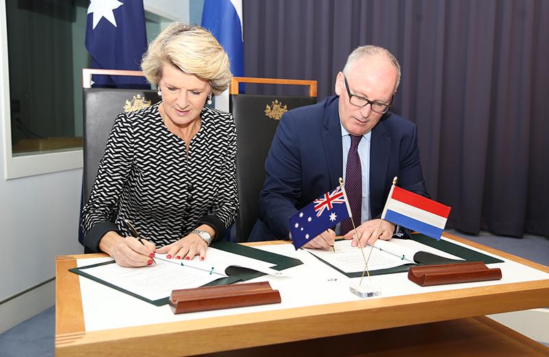 Foreign Minister Bishop and Netherlands Foreign Minister Timmermans sign a Declaration of Intent establishing a Strategic Dialogue between the two countries. 27 February 2014.