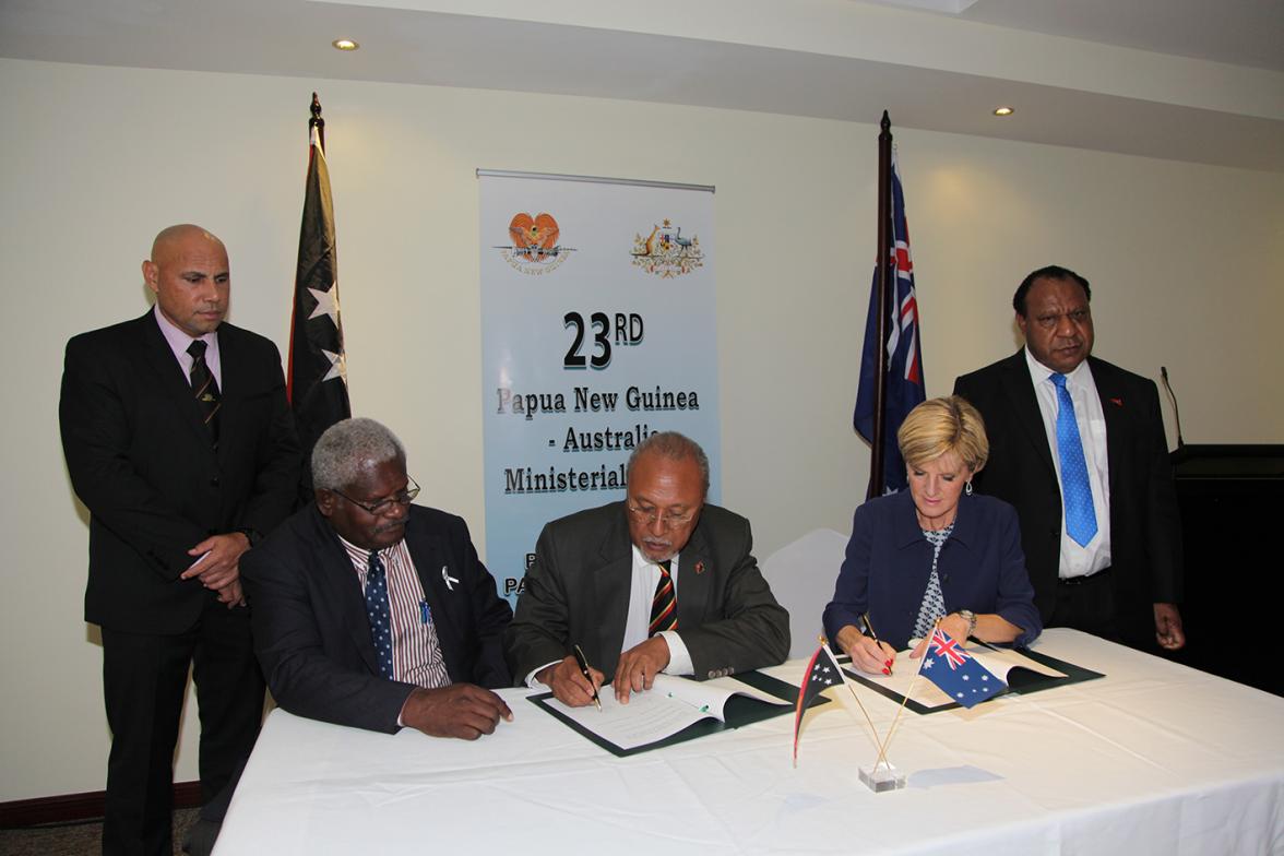 Foreign Minister Julie Bishop signs a Memorandum of Understanding regarding the establishment of a Pacific Leadership and Governance Precinct, Port Moresby. 15 December 2014.