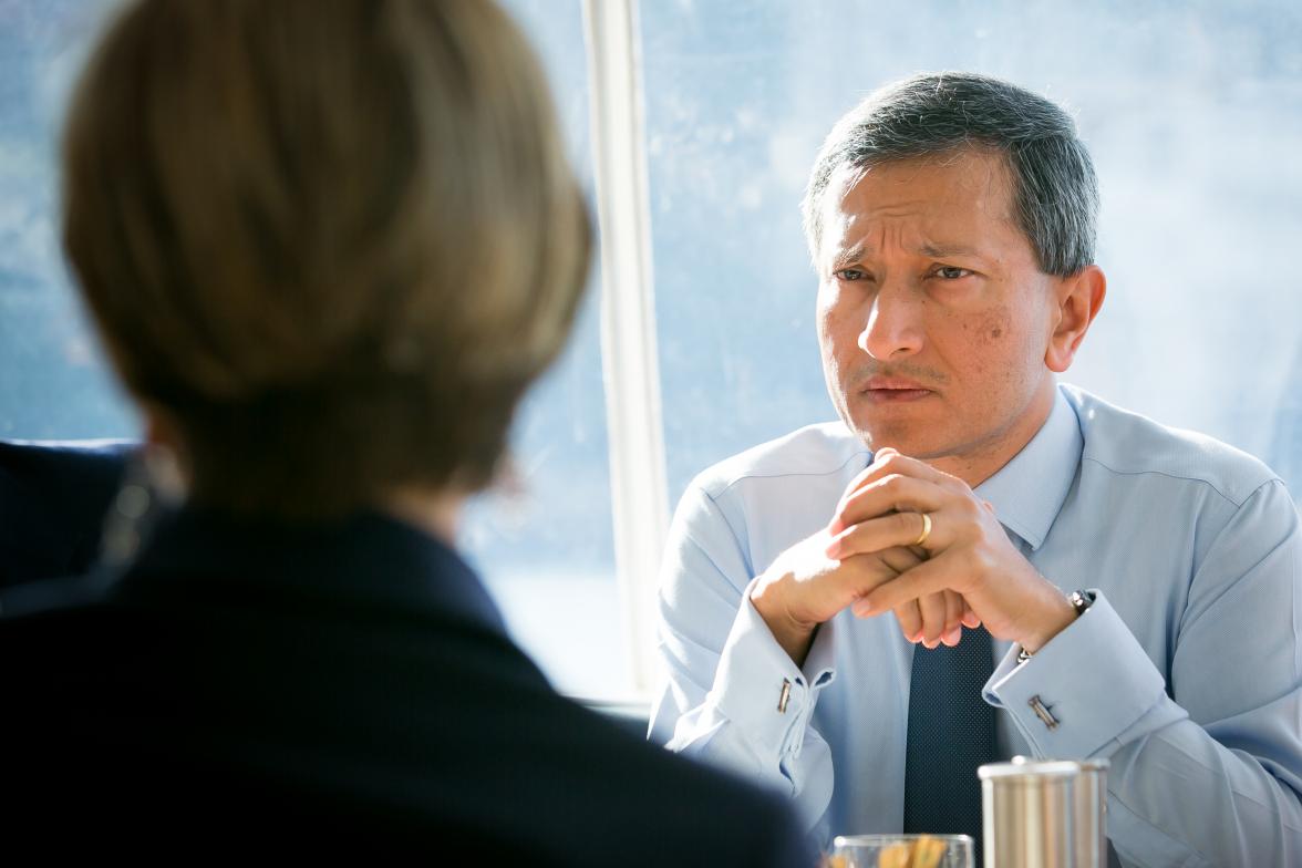 Foreign Minister Julie Bishop and Singapore’s Foreign Minister Vivian Balakrishnan hold discussions during their working breakfast on Sydney Harbour, 18 March 2016.