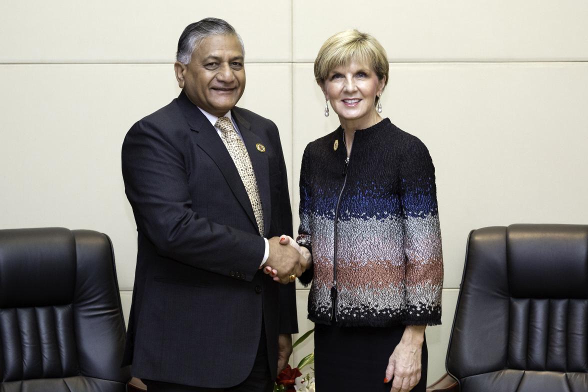 Australian Foreign Minister Julie Bishop meets HE General Vijay Kumar Singh (Ret’d), Minister of State for External Affairs of India, in the margins of the 6th East Asia Summit Foreign Ministers’ Meeting in Vientiane, Laos. 25 July 2016. Photo credit: DFA