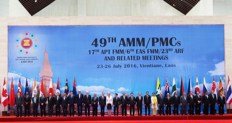 Australian Foreign Minister, Julie Bishop with her counterparts at the 49th ASEAN Ministerial Meeting and related meetings in Vientiane, Laos. 26 July 2016. Photo credit: DFAT/Bart Verweij