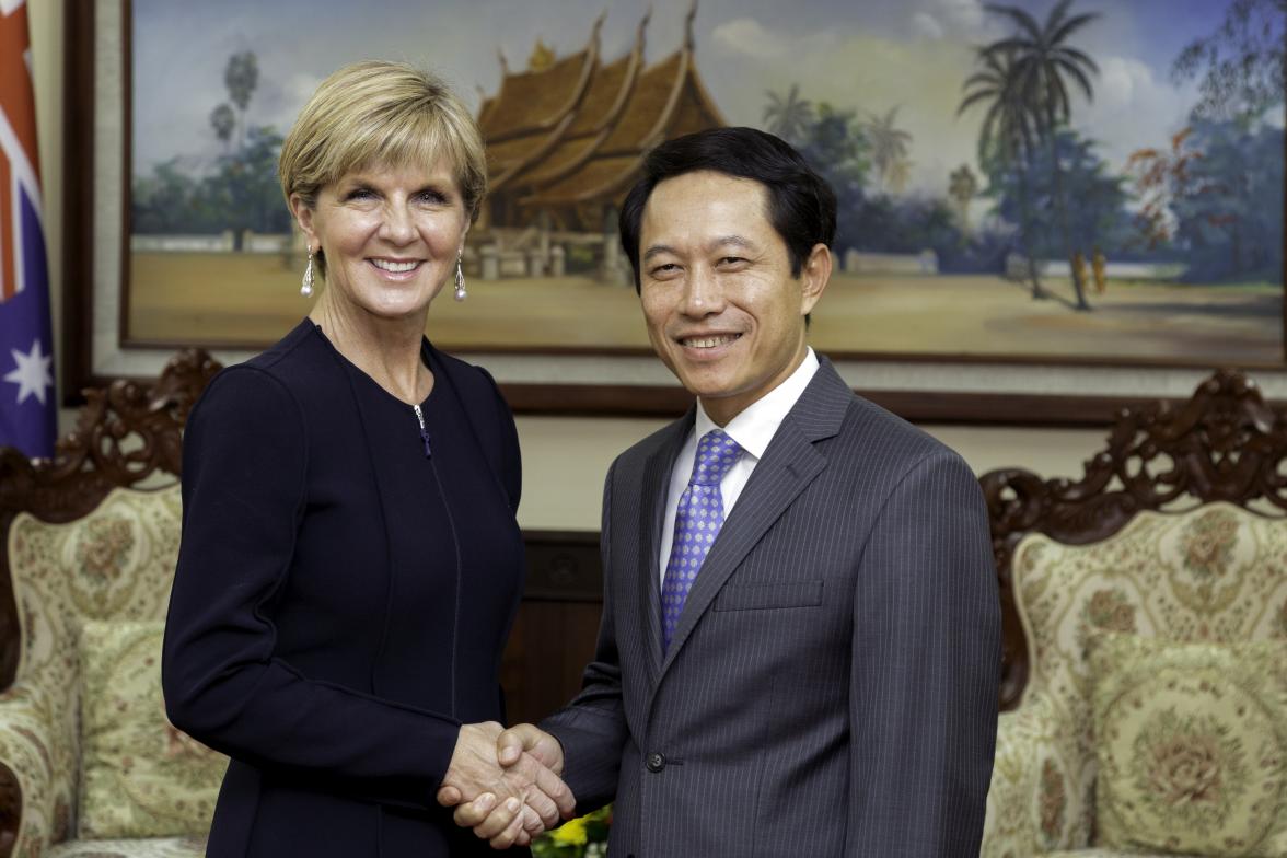 Foreign Minister Julie Bishop with Lao Foreign Minister and Monash University alumnus HE Mr Saleumxay Kommasith in Vientiane, Laos. 27 July 2016. Photo credit: DFAT/Bart Verweij