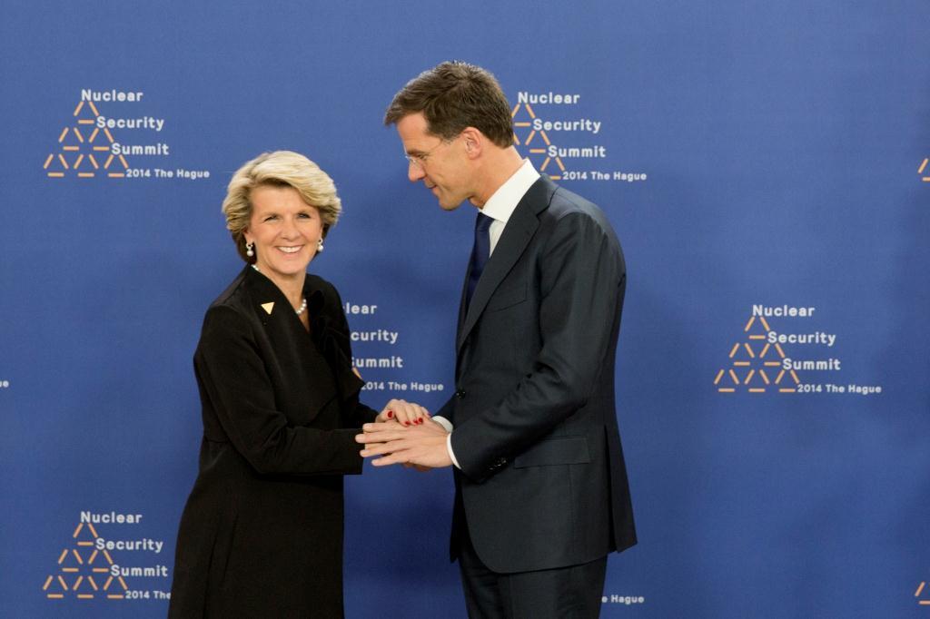 Hon Julie Bishop welcomed at the Nuclear Security Summit by Mr Mark Rutte, Prime Minister of the Netherlands, The Hague, 24 March 2014