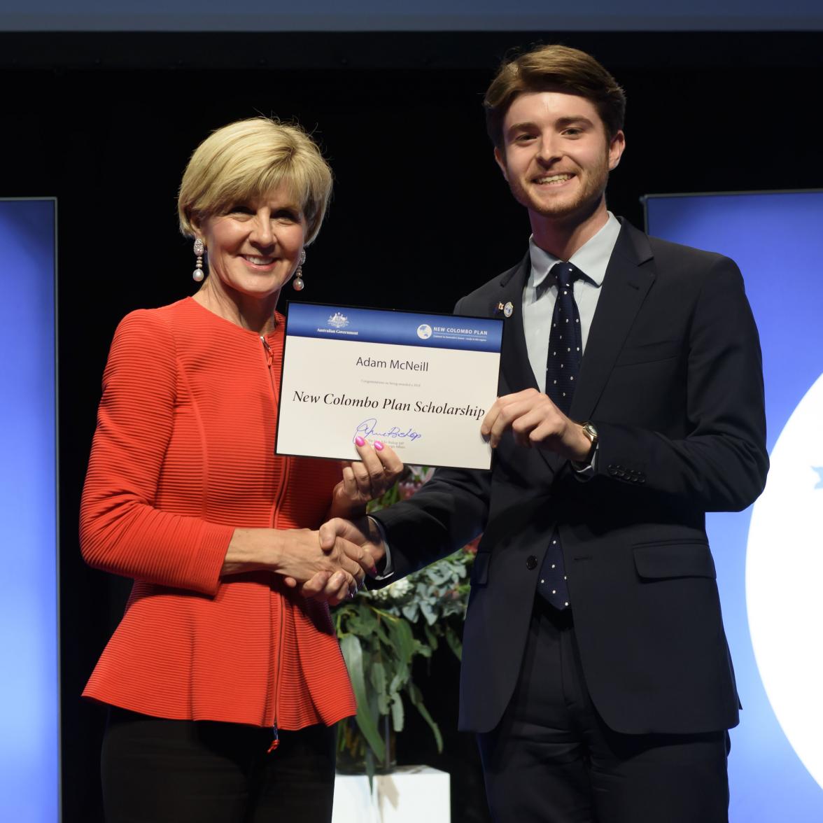 Foreign Minister Julie Bishop with Adam McNeill, 2018 Japan Scholar, Monash University