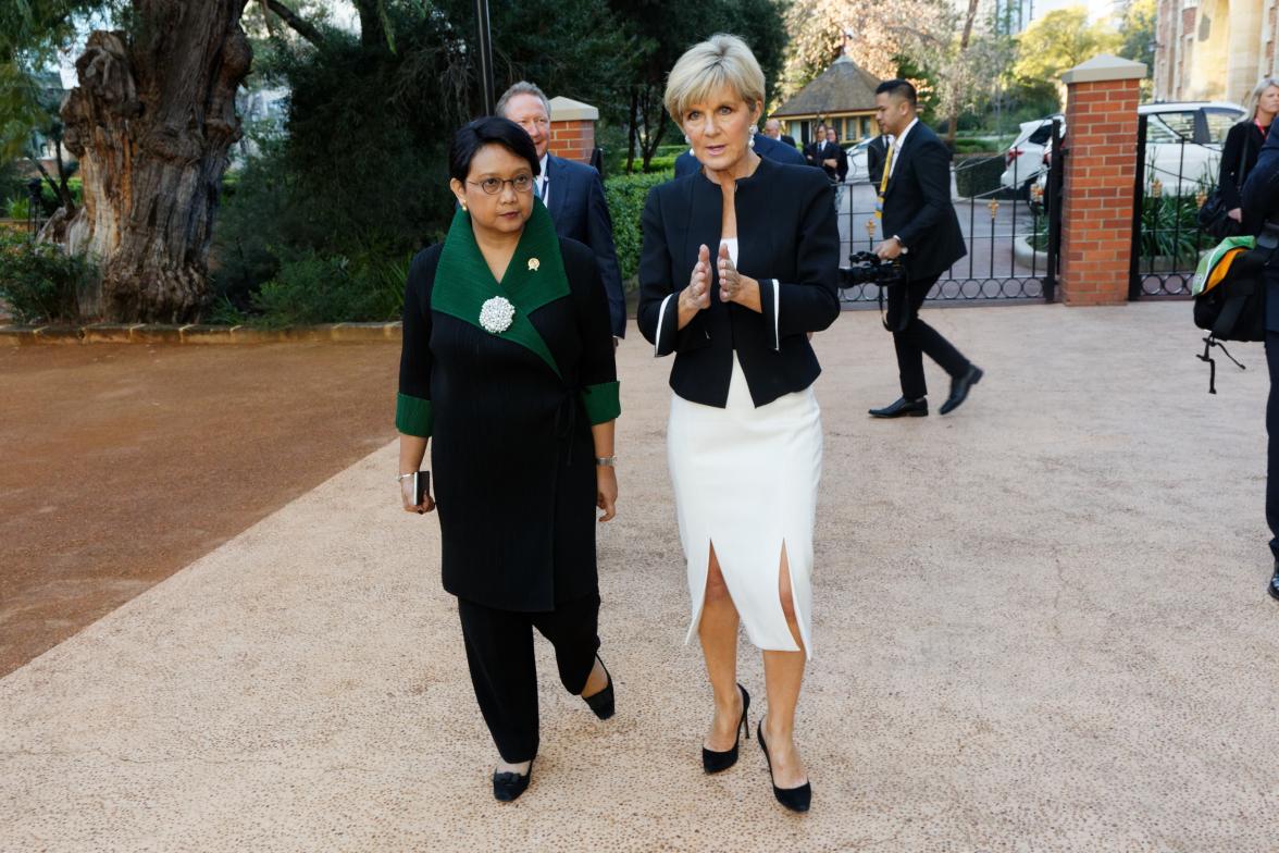 Foreign Minister Julie Bishop joins Indonesian Foreign Minister Retno Marsudi as they enter the Bali Process Government and Business Forum, 25 August 2017.