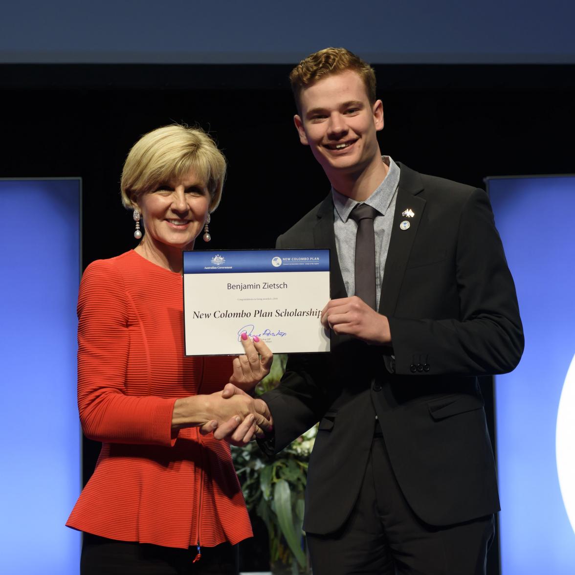 Foreign Minister Julie Bishop with Benjamin Zietsch, 2018 Japan Scholar, University of Wollongong