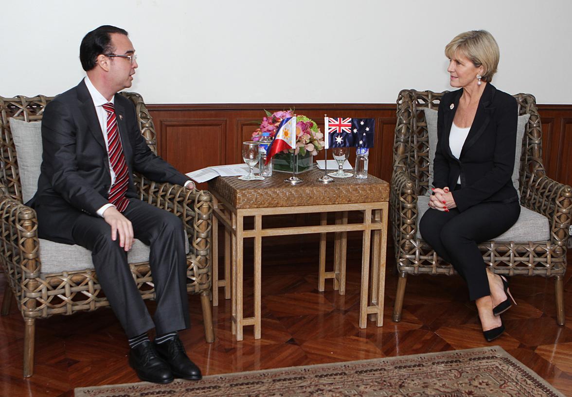 Foreign Minister Julie Bishop meeting with Philippine Secretary for Foreign Affairs Alan Peter Cayetano to discuss cooperation on security and counter-terrorism, Manila, 5 August 2017.