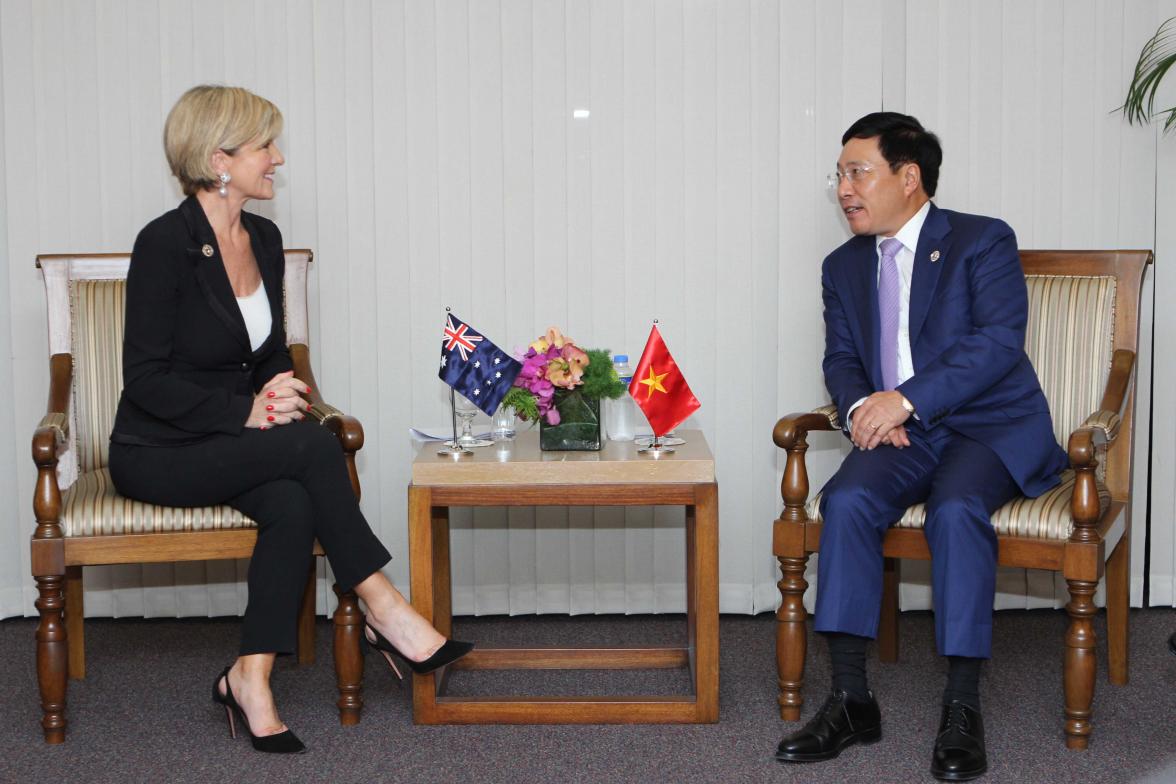 Foreign Minister Julie Bishop meeting with Vietnam’s Deputy Prime Minister and Minister of Foreign Affairs in Manila on the sidelines of the ASEAN ministerial meeting, Manila, 5 August 2017.