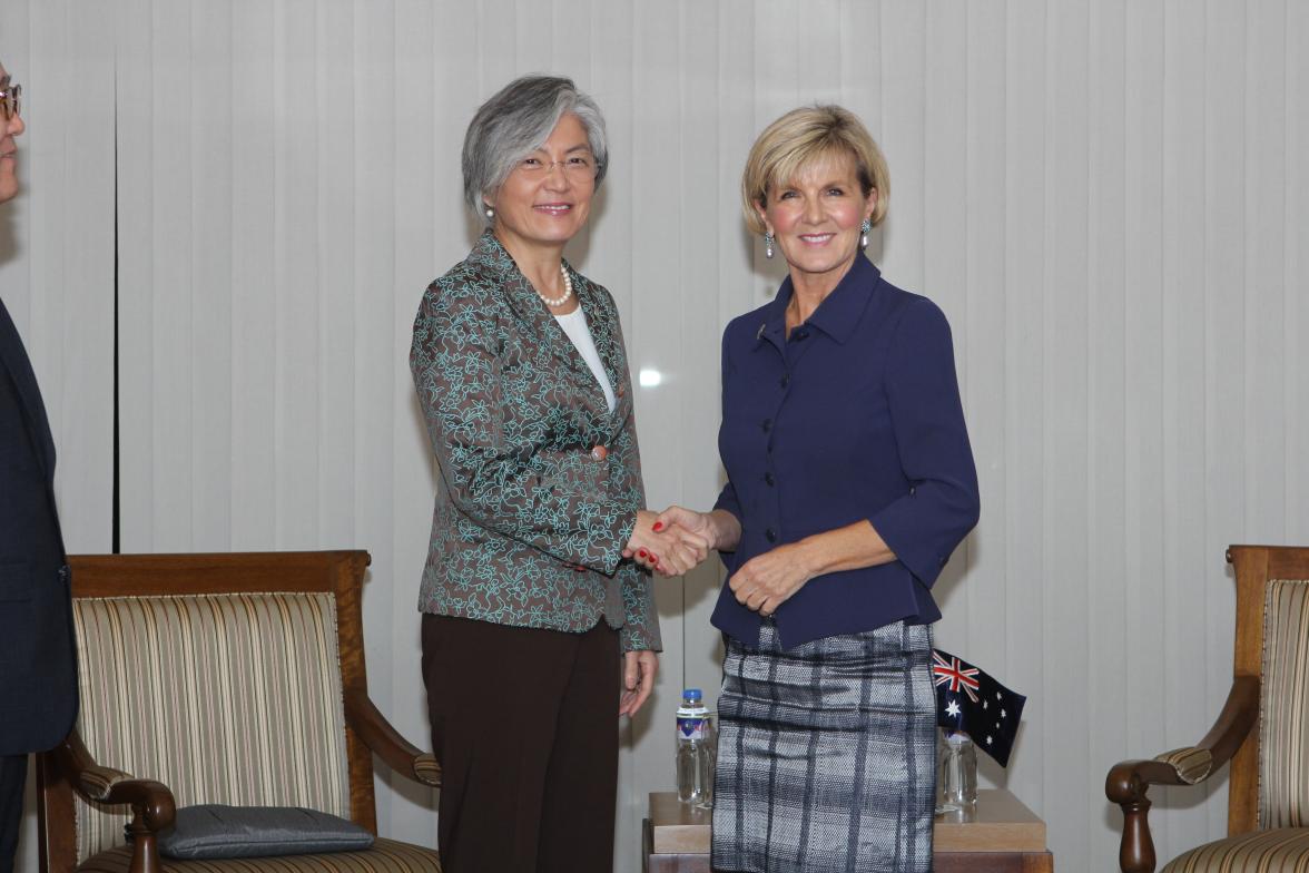 Foreign Minister Julie Bishop met with Korean Minister of Foreign Affairs Kyung-wha Kang in Manila to discuss deepening security relationship and trade & investment opportunities, 6 August 2017.