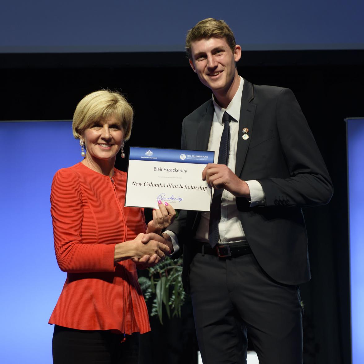 Foreign Minister Julie Bishop with Blair Fazackerley, 2018 Papua New Guinea Fellow, University of Tasmania