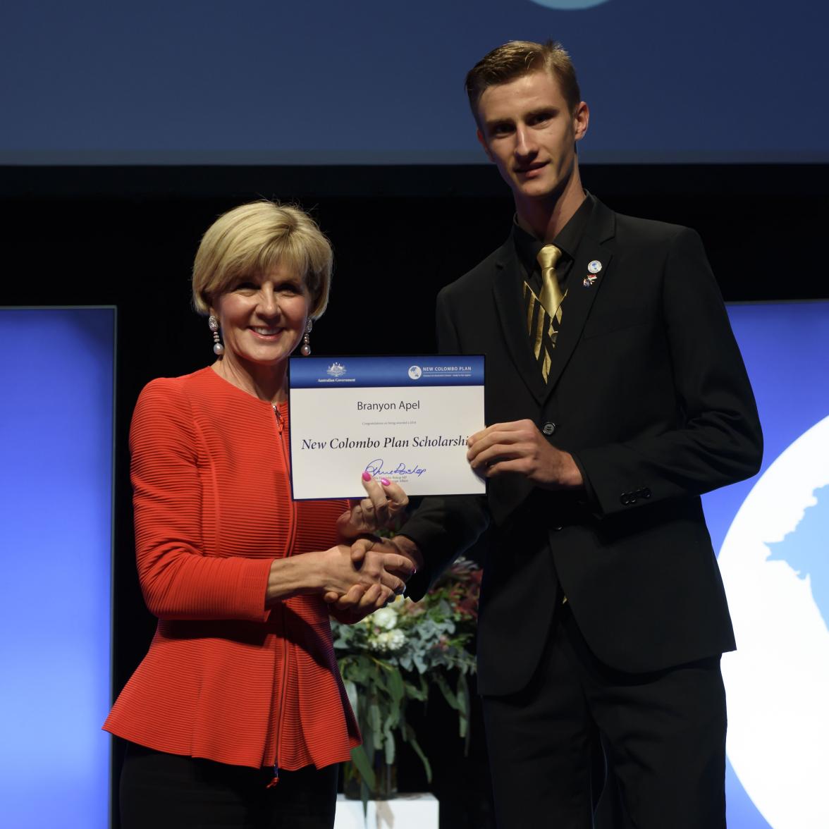 Foreign Minister Julie Bishop with Branyon Apel, 2018  Singapore Scholar, Central Queensland University