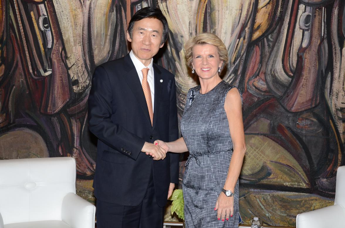 The Minister for Foreign Affairs of Australia, The Hon Julie Bishop MP, and the Minister for Foreign Affairs of the Republic of Korea, Yun Byung-se, during a bilateral meeting in the margins of the MIKTA Foreign Ministers Retreat in Mexico City. 14 April 