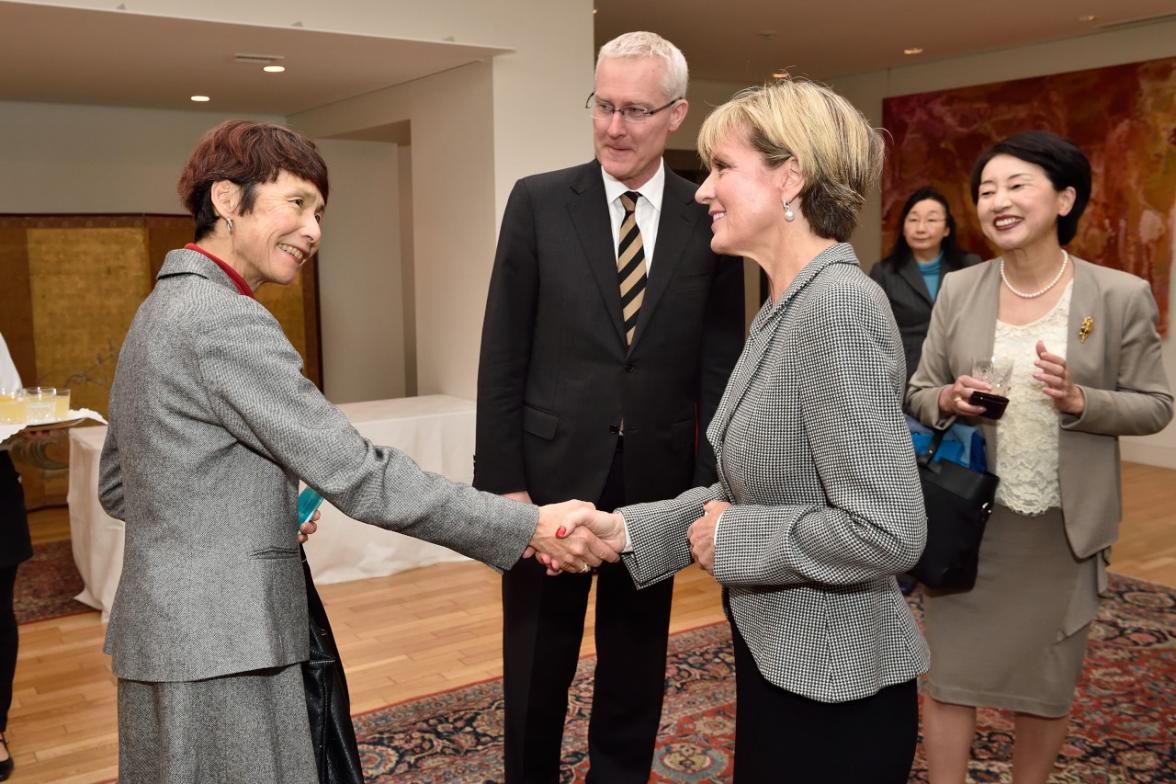 Foreign Minister Julie Bishop meets Professor Yoko Ishikura, Professor Emeritus at Hitotsubashi University for the ‘Women in Leadership’ lunch at Ambassador Miller’s residence.