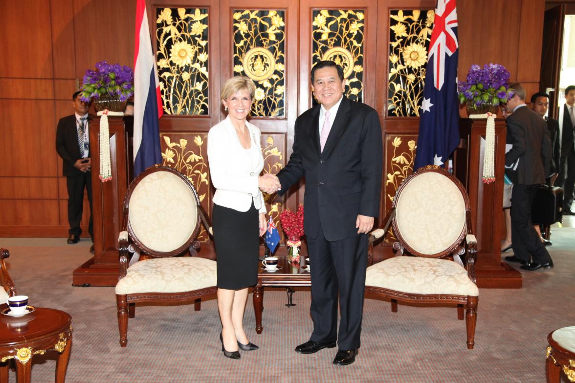 Foreign Minister Julie Bishop meets with Thai Foreign Minister Tanasak Patimapragorn.