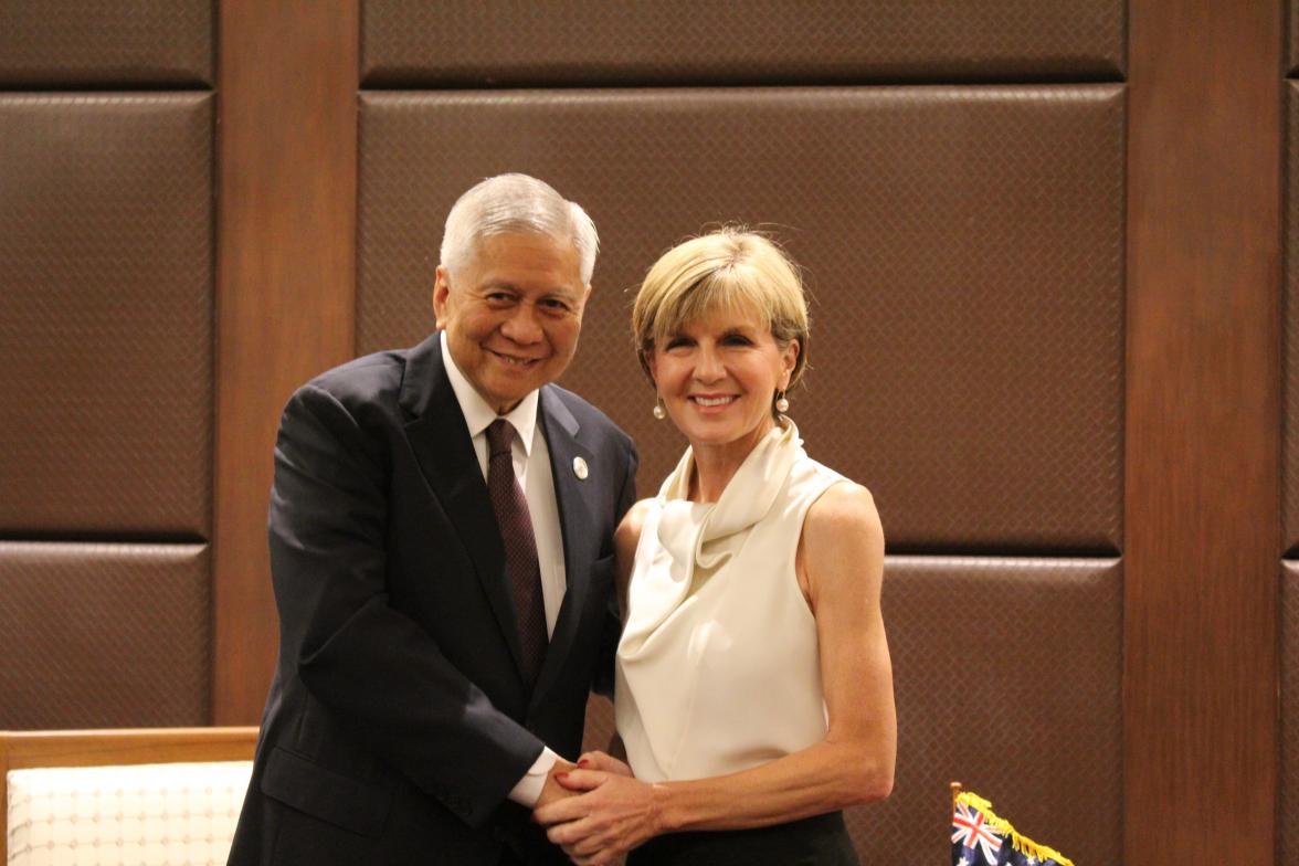 Foreign Minister Julie Bishop holds bilateral meetings with Philippine Minister of Foreign Affairs Albert del Rosario on the sidelines of the APEC Ministerial Meeting in Manila, 18 November 2015.  Photo by JP Agcaoili/DFAT.