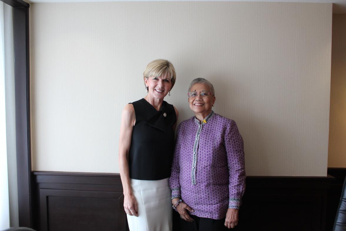 Foreign Minister Bishop meets Adviser to the Philippine President on the Peace Process Secretary Teresita Quintos Deles in Manila, 17 November 2015.  Photo by JP Agcaoili/DFAT.