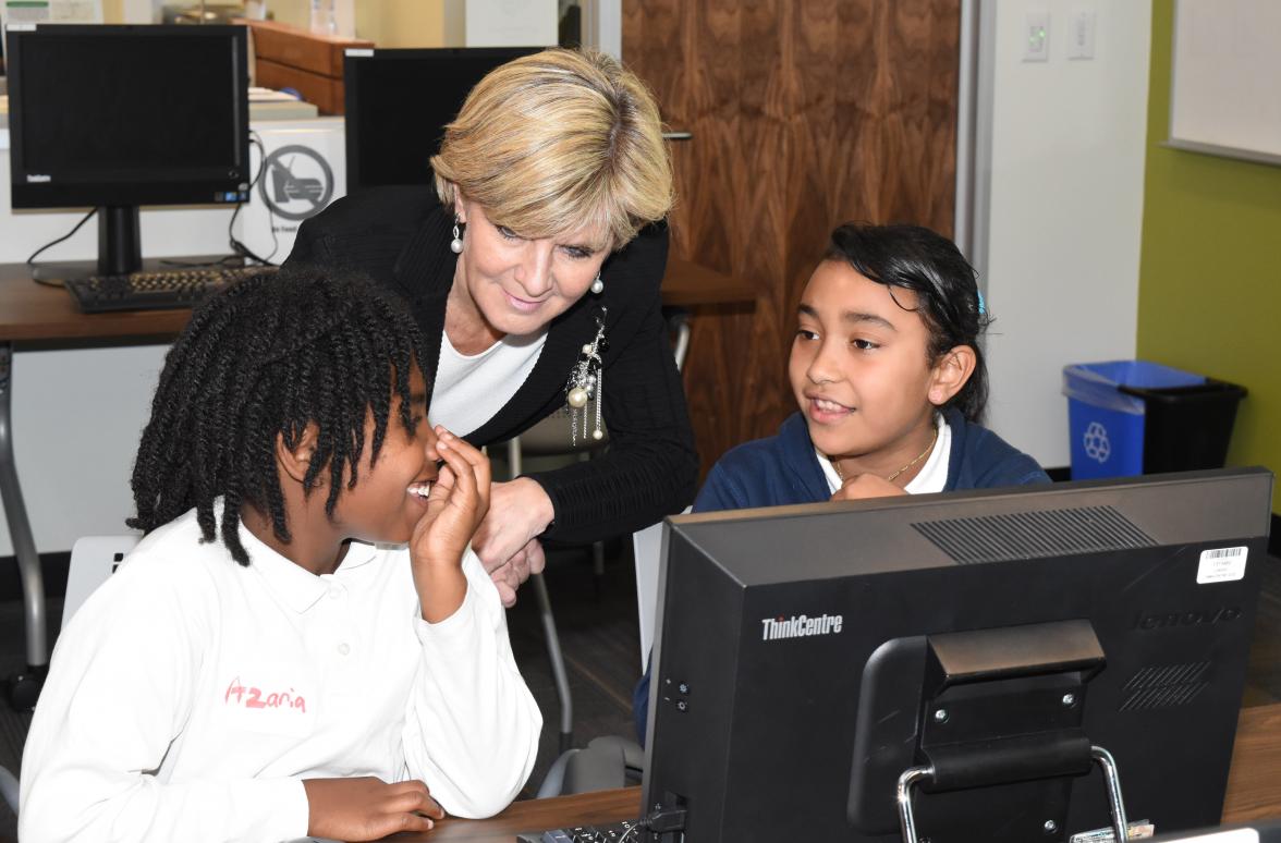 Foreign Minister Julie Bishop chats with participants in Neighbor Nest’s charity outreach program created to give underprivileged children a head start in technology. San Francisco, 9 October 2015.