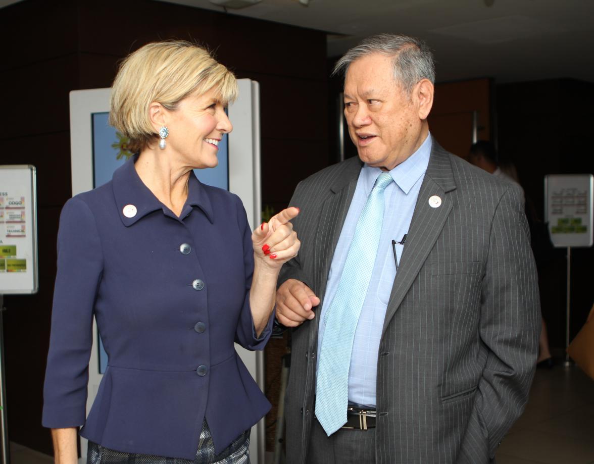 Foreign Minister Julie Bishop with Brunei’s Second Minister of Foreign Affairs & Trade Lim Jock Seng in Manila, 6 August 2017.