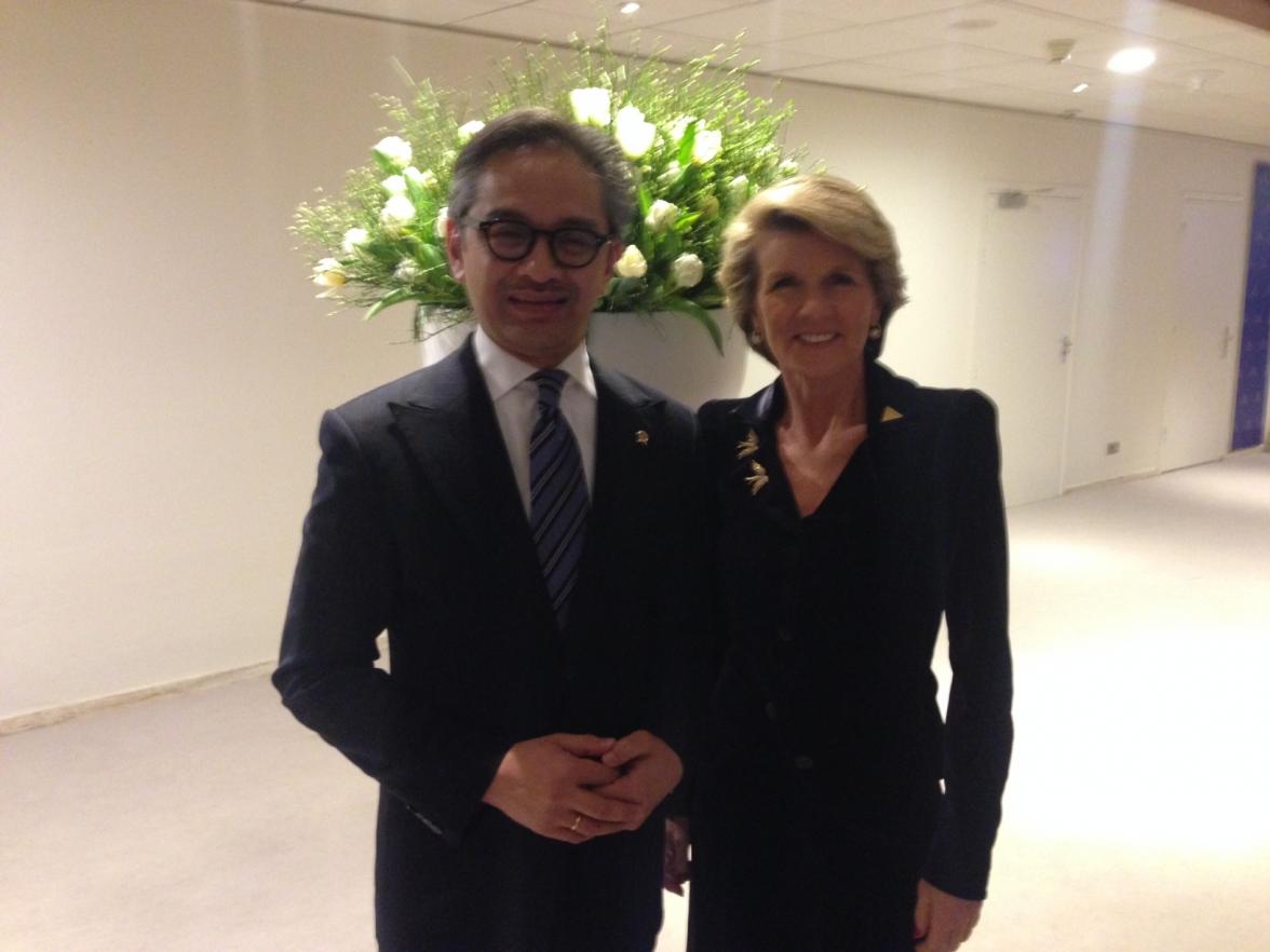 Hon Julie Bishop and Indonesian Foreign Minister Marty Natalegawa at the Nuclear Security Summit, The Hague, Monday 24 March.