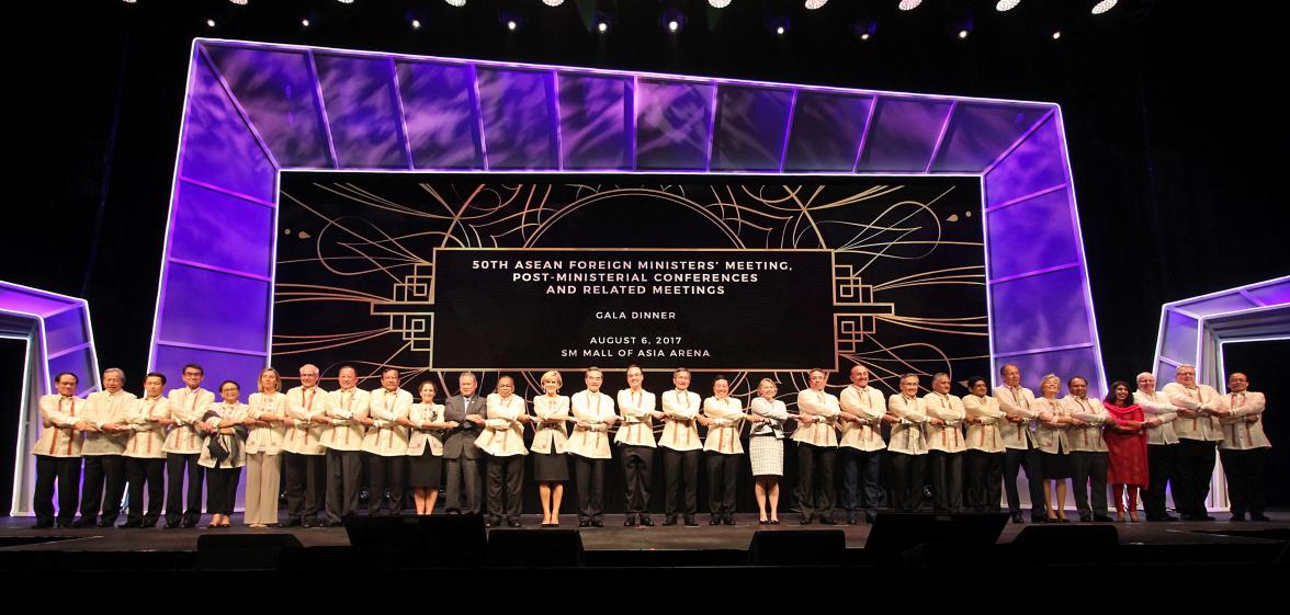 Foreign Minister Julie Bishop, in traditional Filipino barong, at the ASEAN’s 50th anniversary celebration hosted by Philippine Secretary of Foreign Affairs Alan Peter Cayetano, Manila, 6 August 2017.