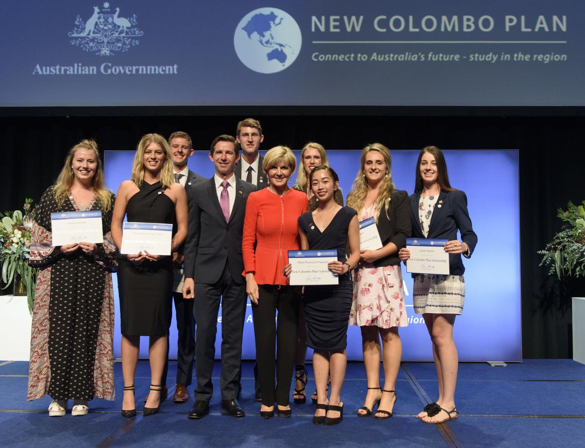 Foreign Minister Julie Bishop and Education Minister Simon Birmingham with the New Colombo Plan 2018 Pacific scholars