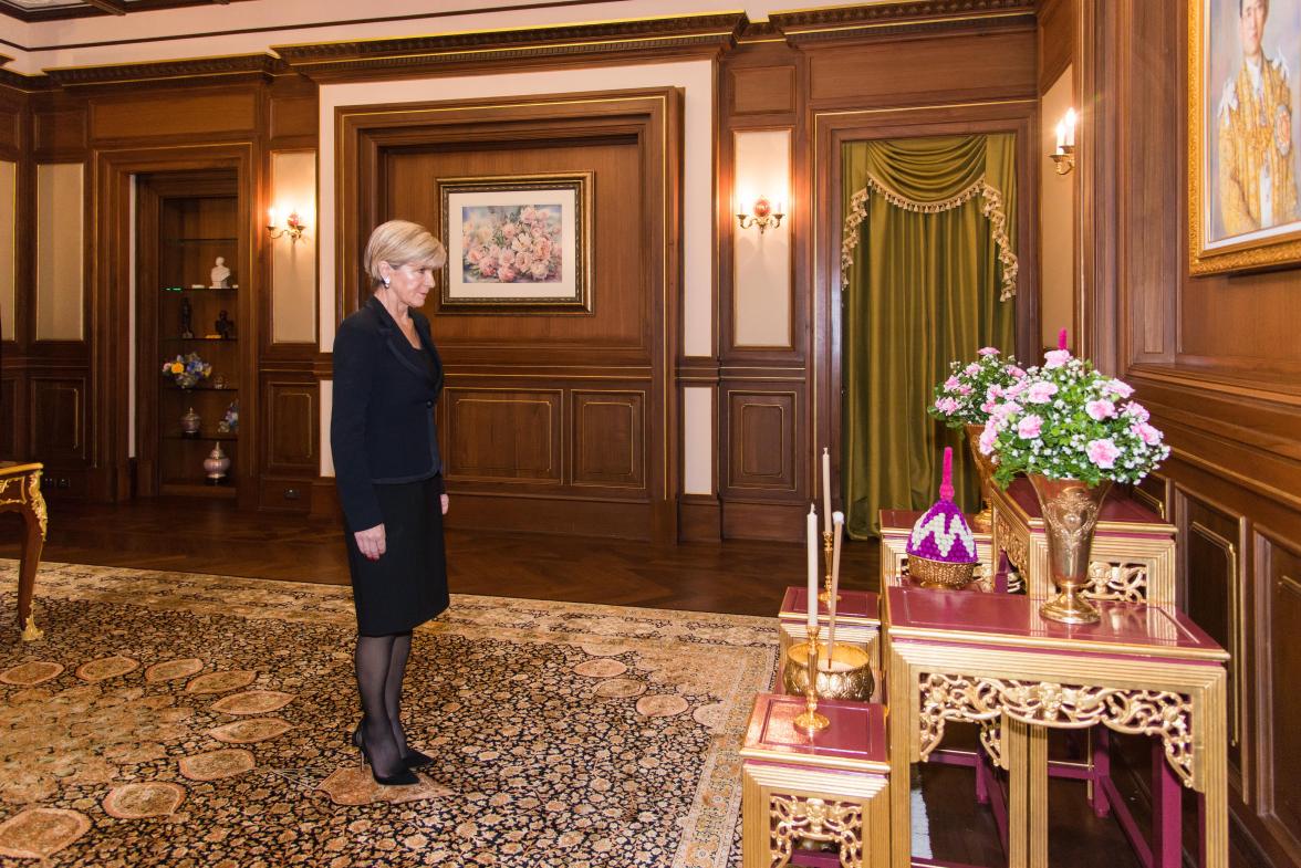 Foreign Minister Julie Bishop pays respects to His Majesty King Bhumibol Adulyadej at the Grand Palace on behalf of the Australian people.